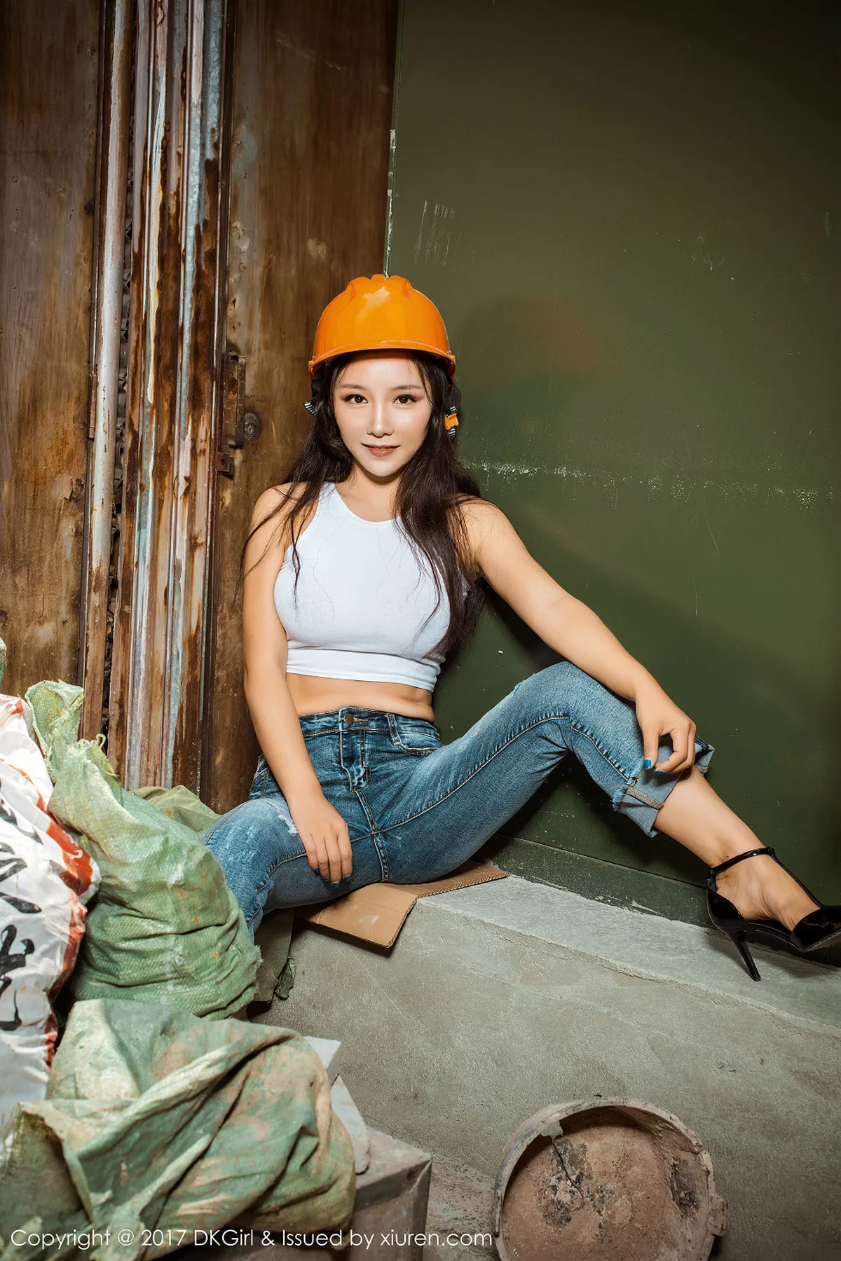 秀人集.com_[DKGirl御女郎]Vol.043_高颜值嫩模媛美人狂野电工真空露半球完美曲线诱惑写真53P