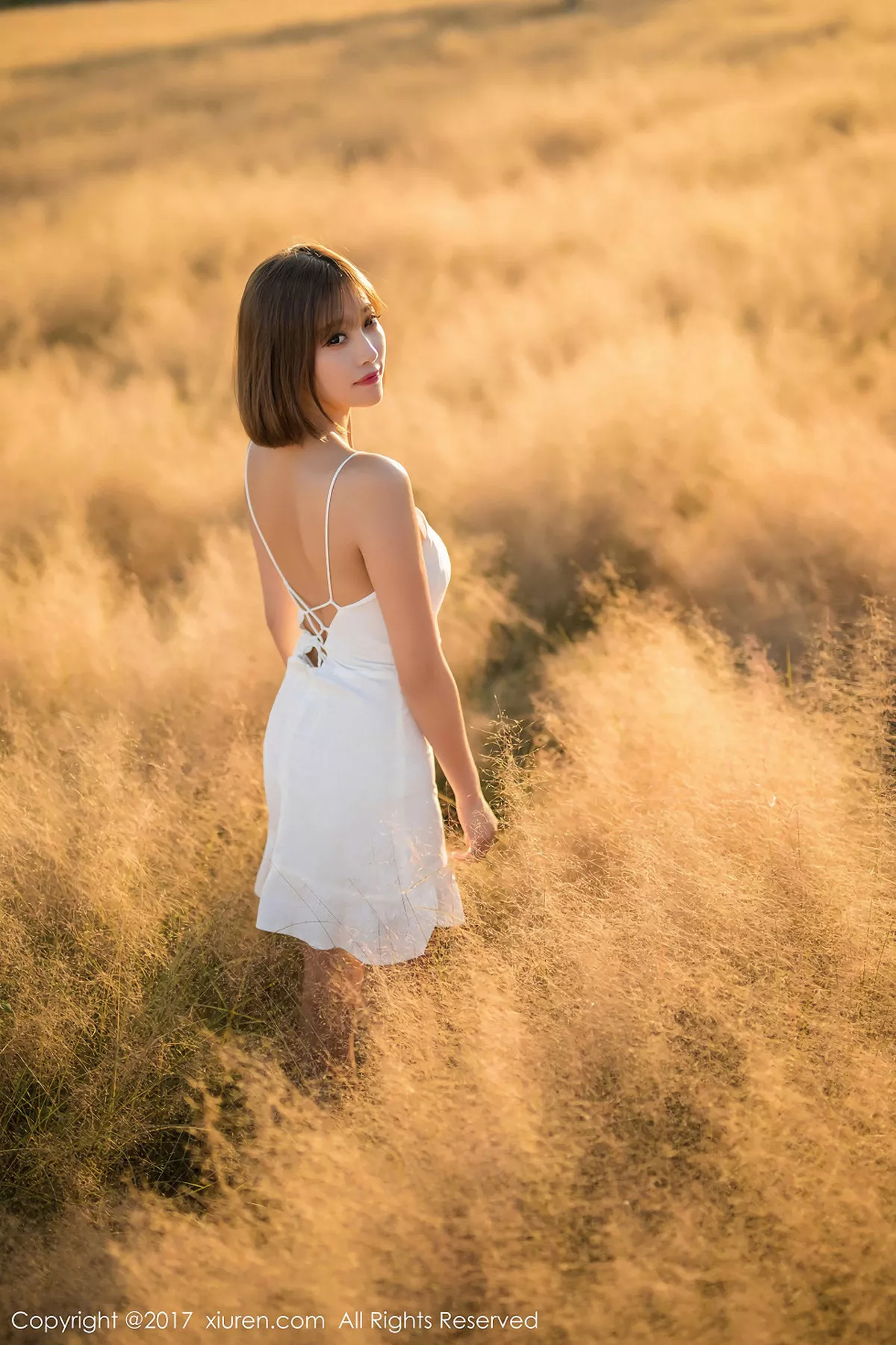 秀人集.com_[XiuRen秀人网]No.847_甜美女神杨晨晨户外花丛中白色蕾丝内衣秀完美身材性感写真50P