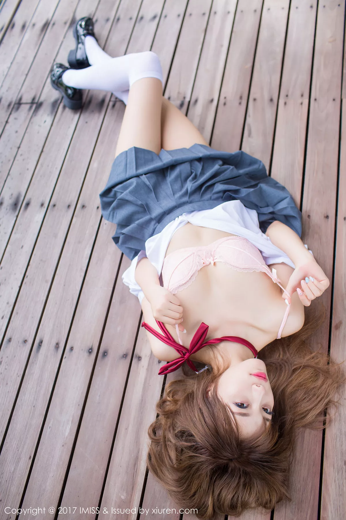 秀人集.com_[IMISS爱蜜社]Vol.195_甜美女神杨晨晨sugar苏梅岛旅拍室外校服半脱性感内衣写真42P