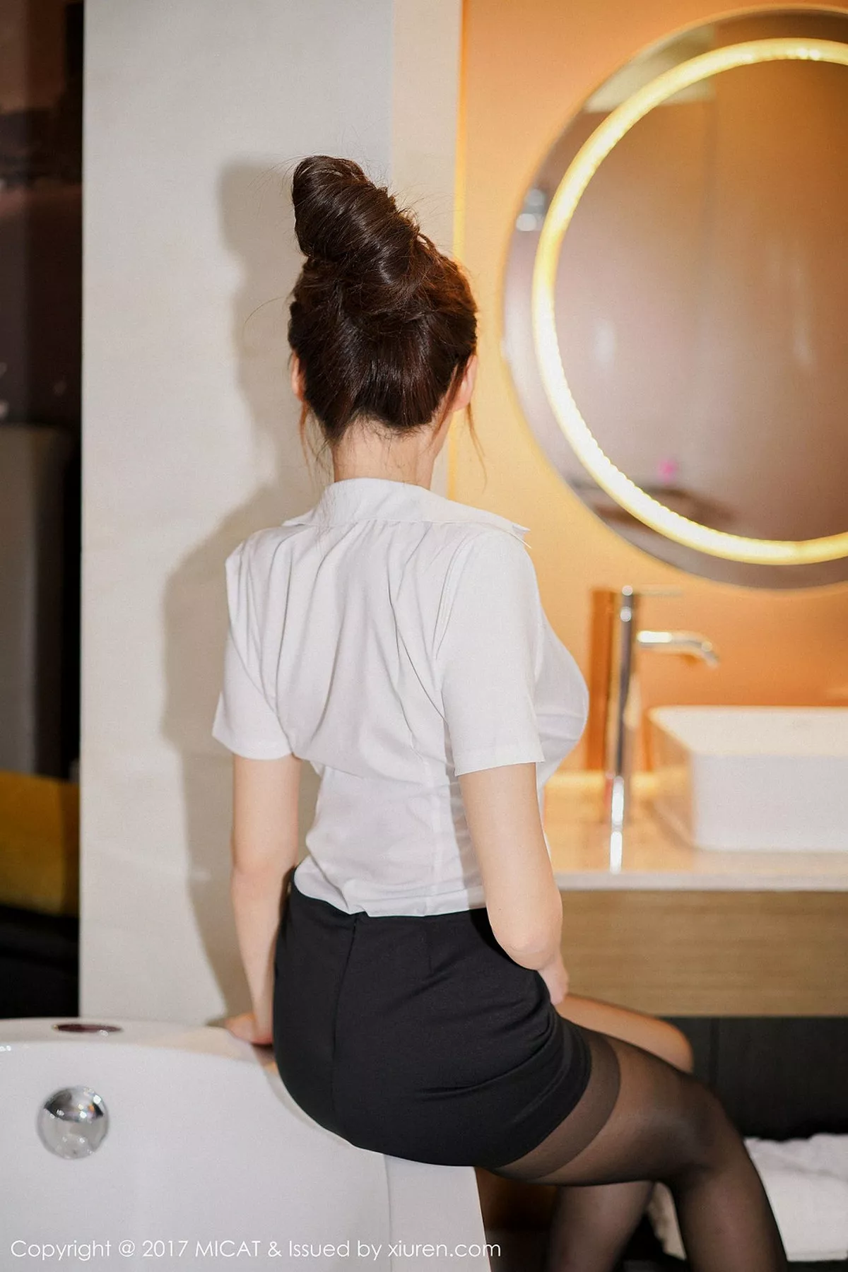 秀人集.com_[MICAT猫萌榜]Vol.035_女神土肥圆矮挫穷职场OL制服配黑丝袜+性感护士装诱惑写真45P