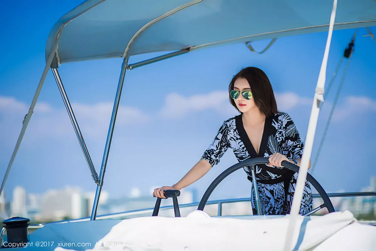 秀人集.com_[XiuRen秀人网]No.858_嫩模廿十海南三亚旅拍蓝天白云海边性感比基尼写真45P