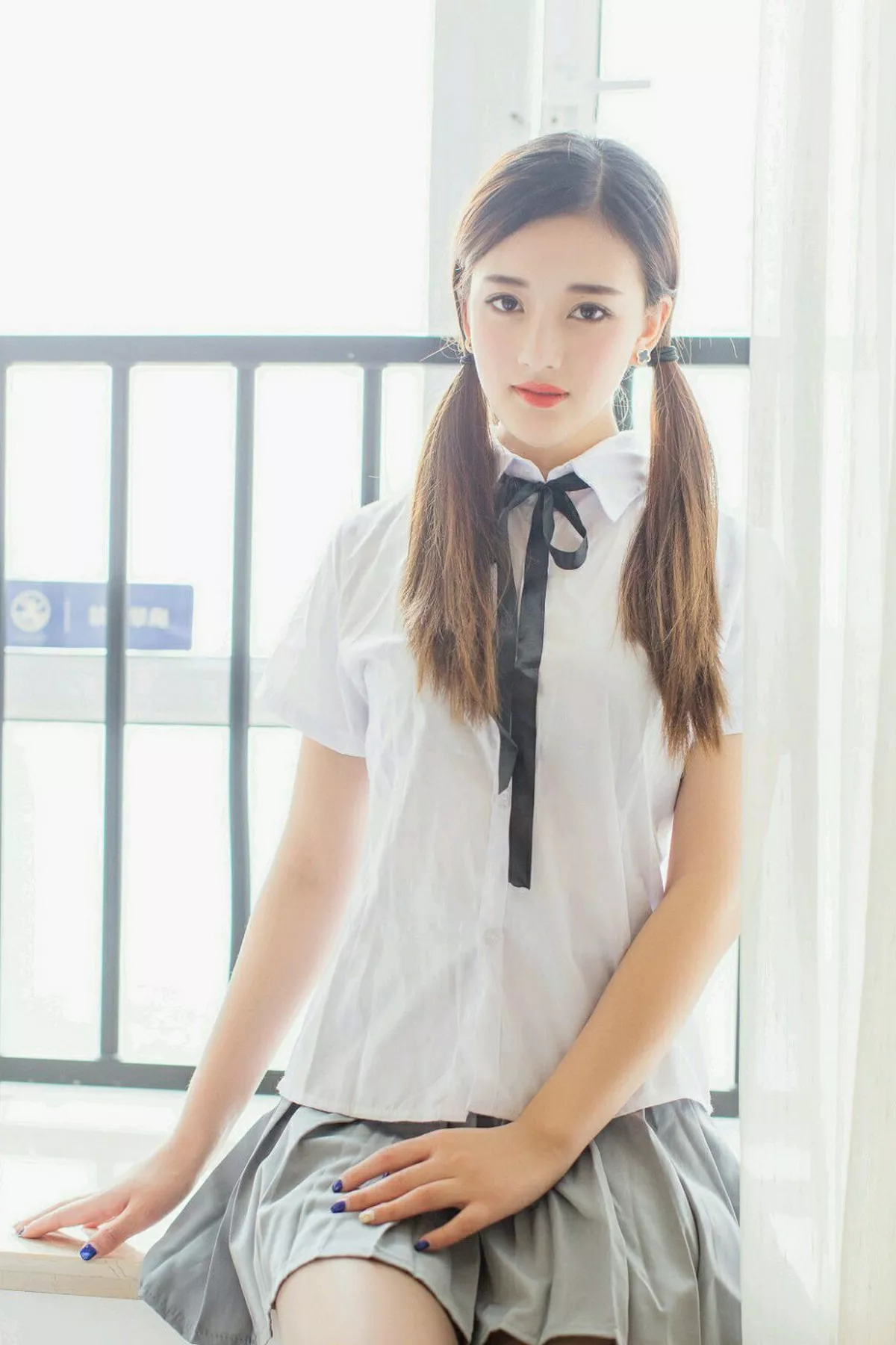 秀人集.com_[YouMi尤蜜荟]Vol.087_新人模特娜娜TINA办公室黑丝OL制服秀完美身材靓丽迷人写真40P