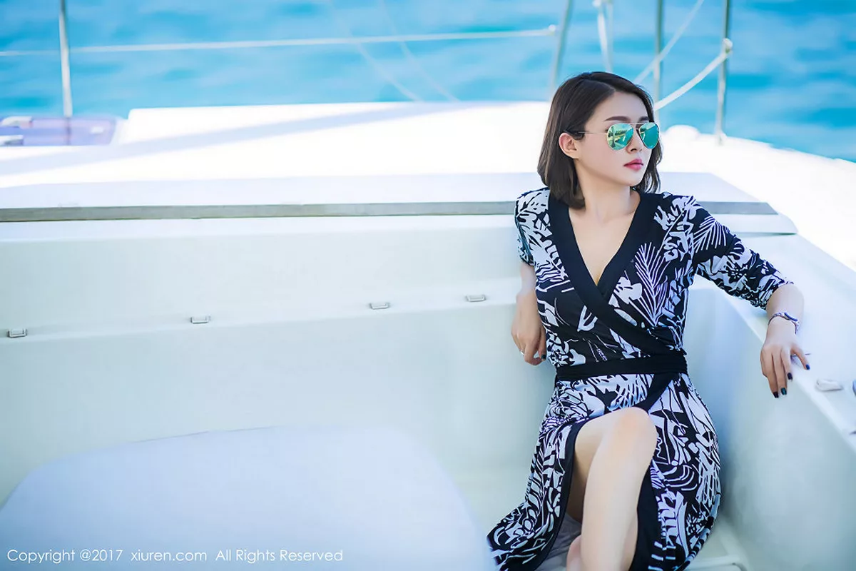 秀人集.com_[XiuRen秀人网]No.858_嫩模廿十海南三亚旅拍蓝天白云海边性感比基尼写真45P