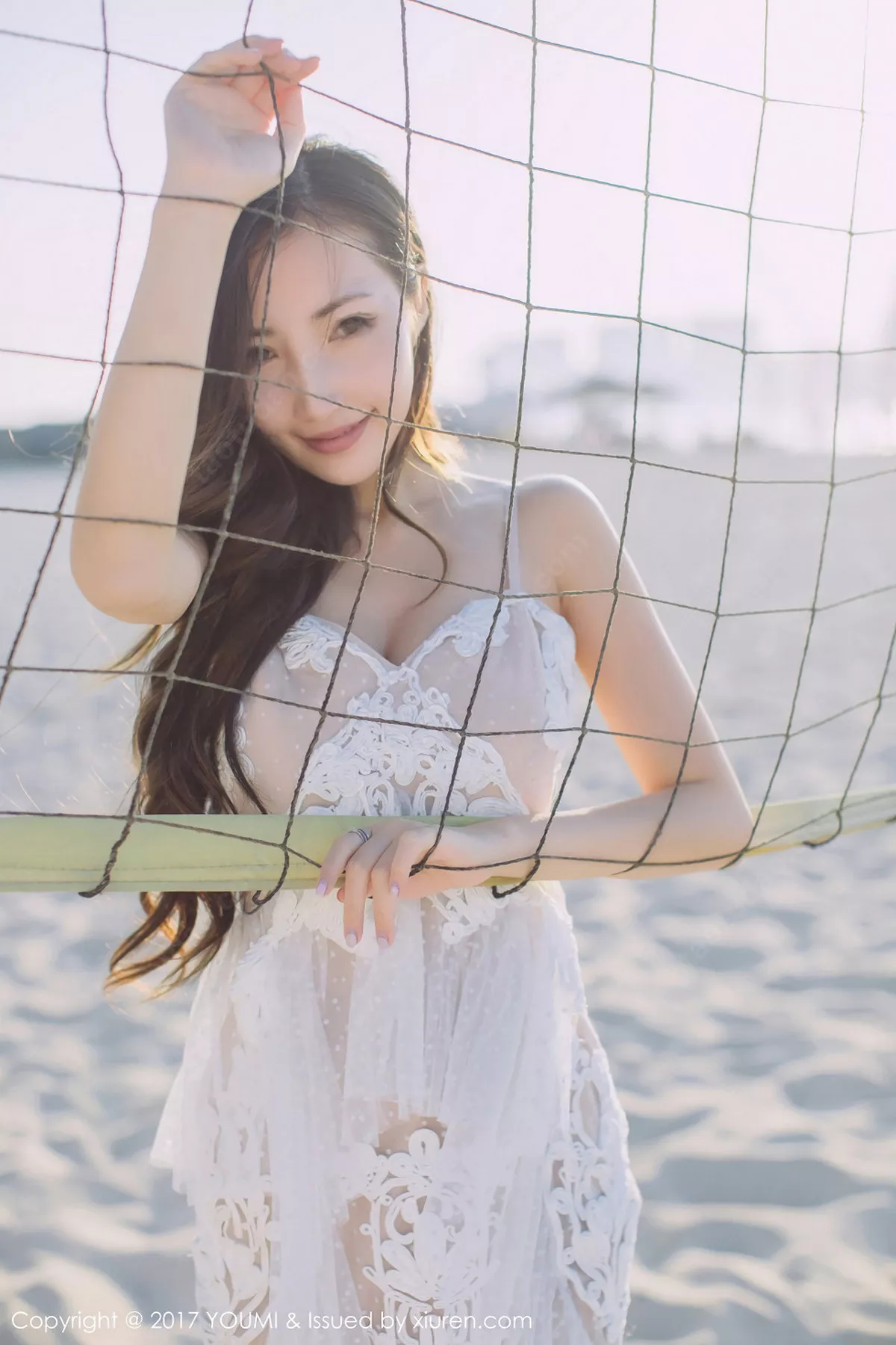 秀人集.com_[YouMi尤蜜荟]Vol.088_女神Yumi-尤美迪拜旅拍蓝天银滩性感比基尼秀完美身材写真41P