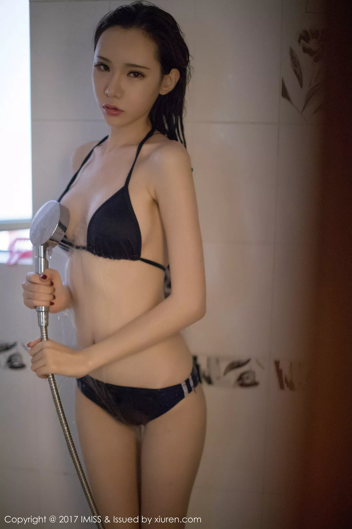 秀人集.com_[IMISS爱蜜社]Vol.205_玲珑女神萌琪琪Irene泳池红色比基尼湿身贵妃出浴诱惑写真47P