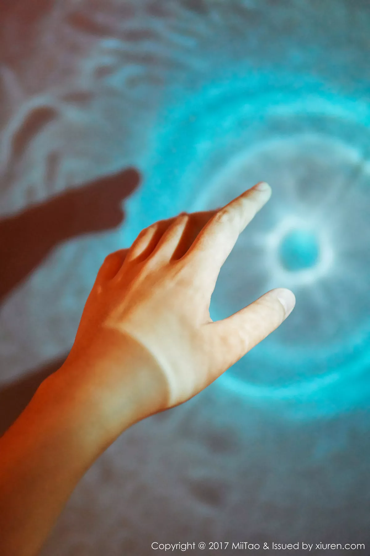 秀人集.com_[MiiTao蜜桃社]Vol.086_嫩模瑞欣大尺度私房粉嫩薄纱睡衣半脱秀傲人豪乳诱惑写真50P