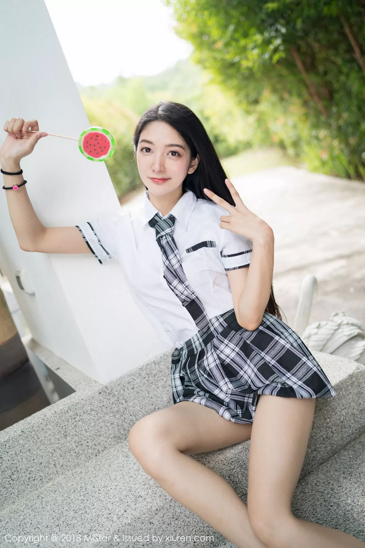 秀人集.com_[MiStar魅妍社]Vol.207_嫩模小热巴甲米旅拍沙滩上开胸毛衣+黑色蕾丝睡裙诱惑写真40P