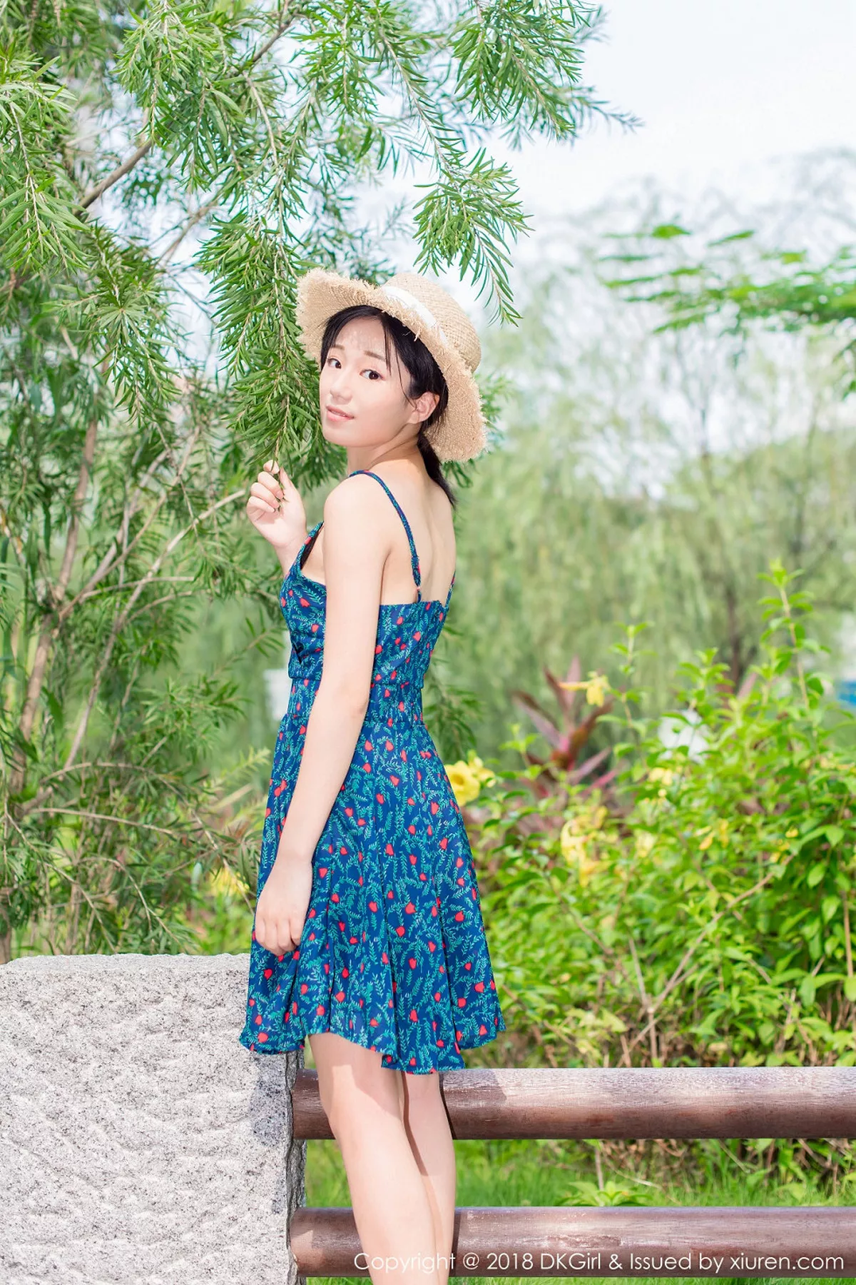 秀人集.com_[DKGirl御女郎]Vol.055_美乳女神苍井优香街拍特辑甜美草帽少女露背吊带裙性感写真53P