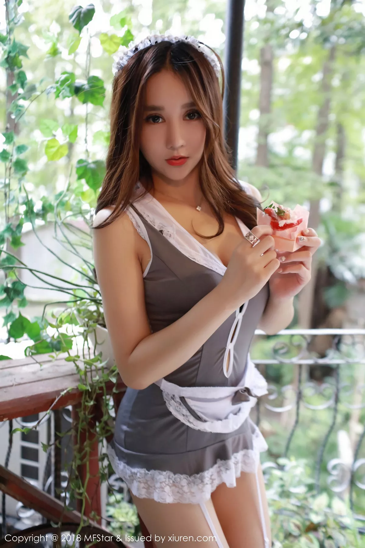 秀人集.com_[MFStar模范学院]Vol.115_嫩模昆熙Quincey灰丝吊带女仆装+粉红兔女郎诱惑写真40P