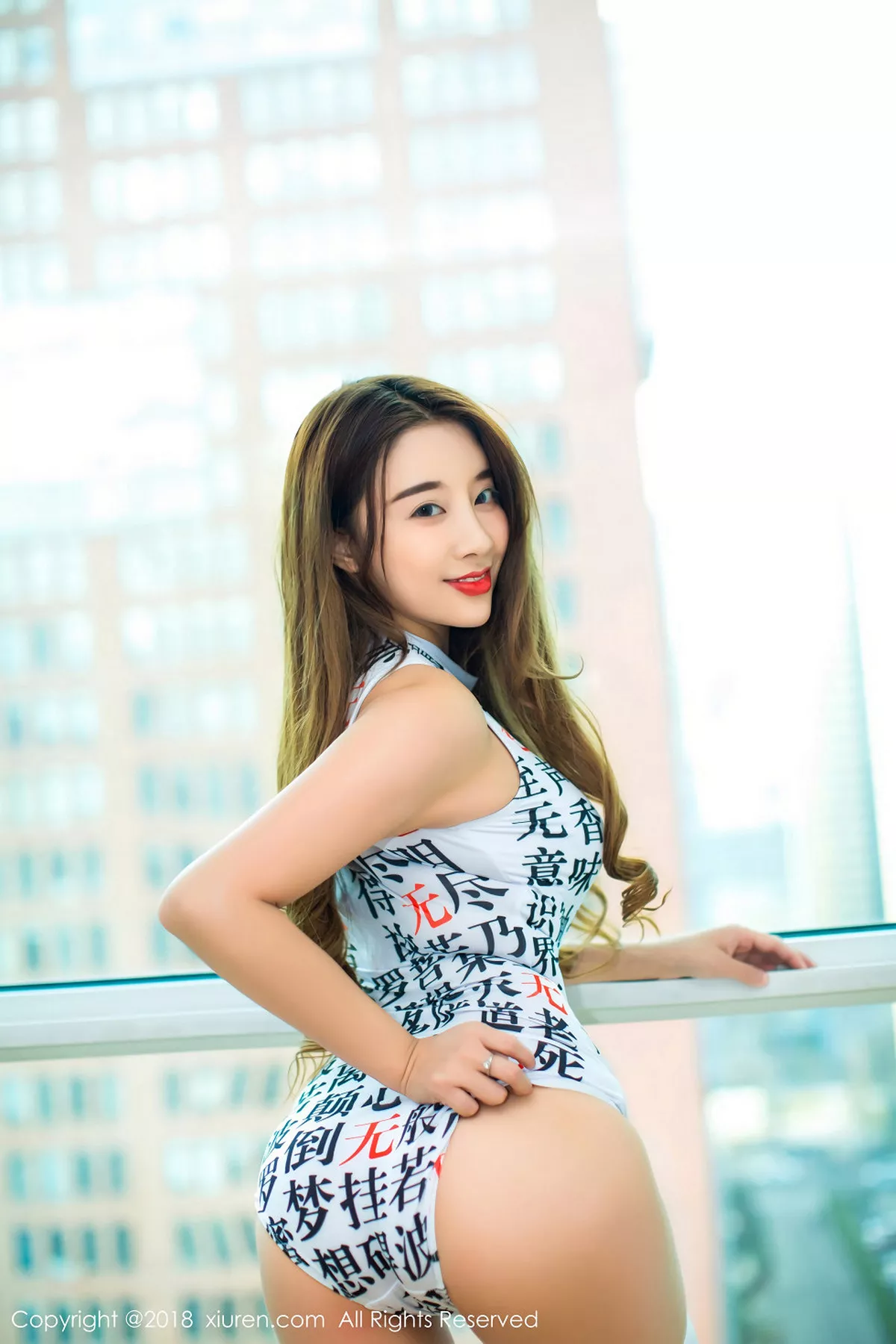 秀人集.com_[XiuRen秀人网]No.915_嫩模筱慧印花连体泳衣+透视蕾丝内衣秀完美身材诱惑写真50P