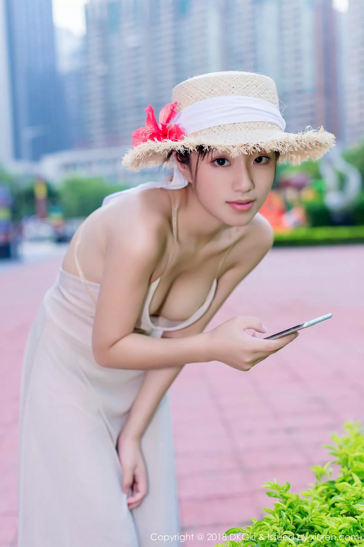 秀人集.com_[DKGirl御女郎]Vol.055_美乳女神苍井优香街拍特辑甜美草帽少女露背吊带裙性感写真53P