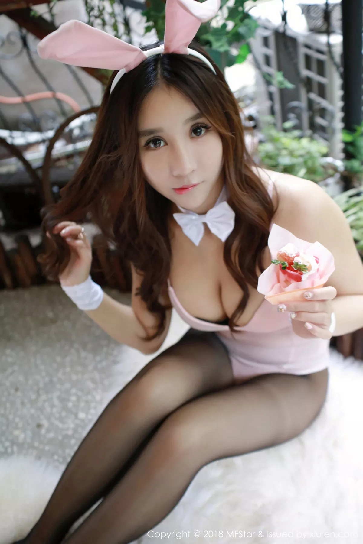 秀人集.com_[MFStar模范学院]Vol.115_嫩模昆熙Quincey灰丝吊带女仆装+粉红兔女郎诱惑写真40P