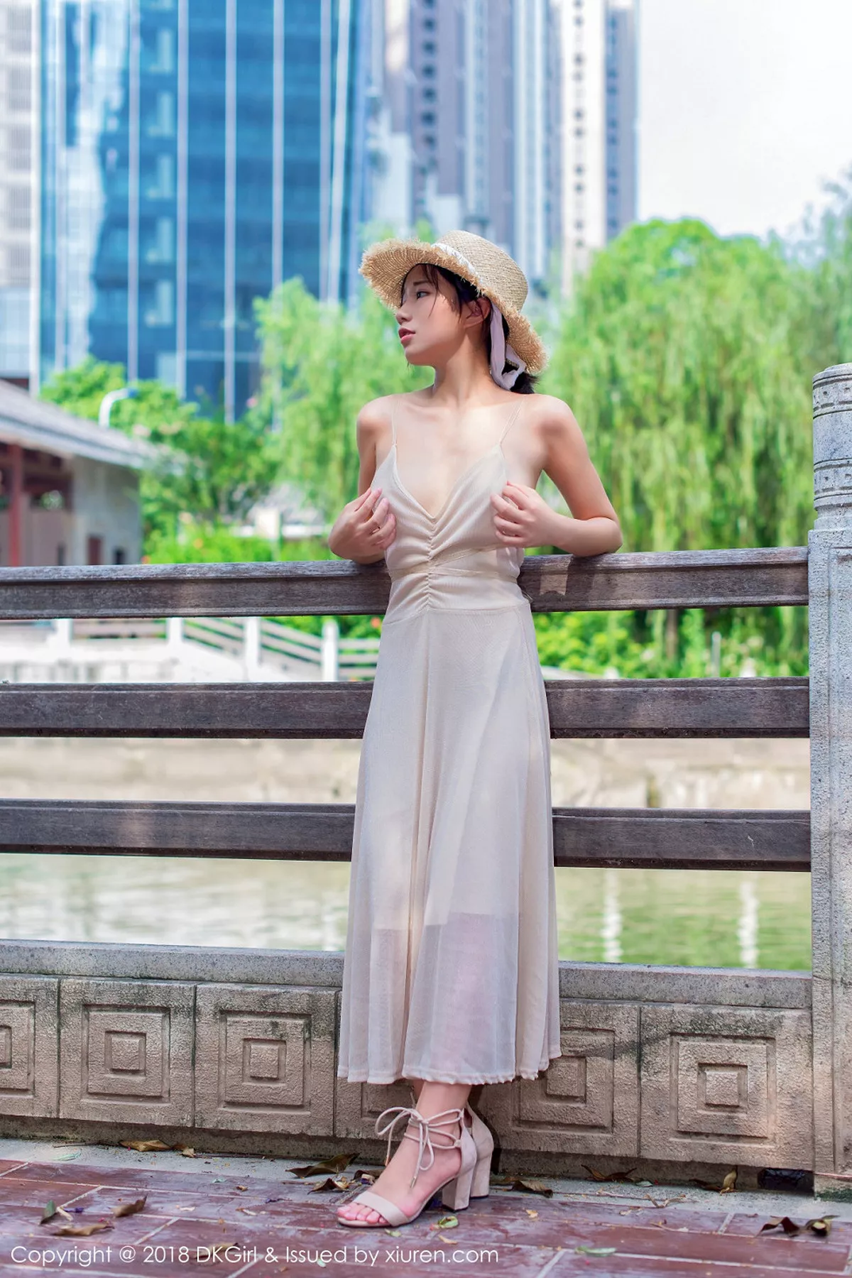 秀人集.com_[DKGirl御女郎]Vol.055_美乳女神苍井优香街拍特辑甜美草帽少女露背吊带裙性感写真53P