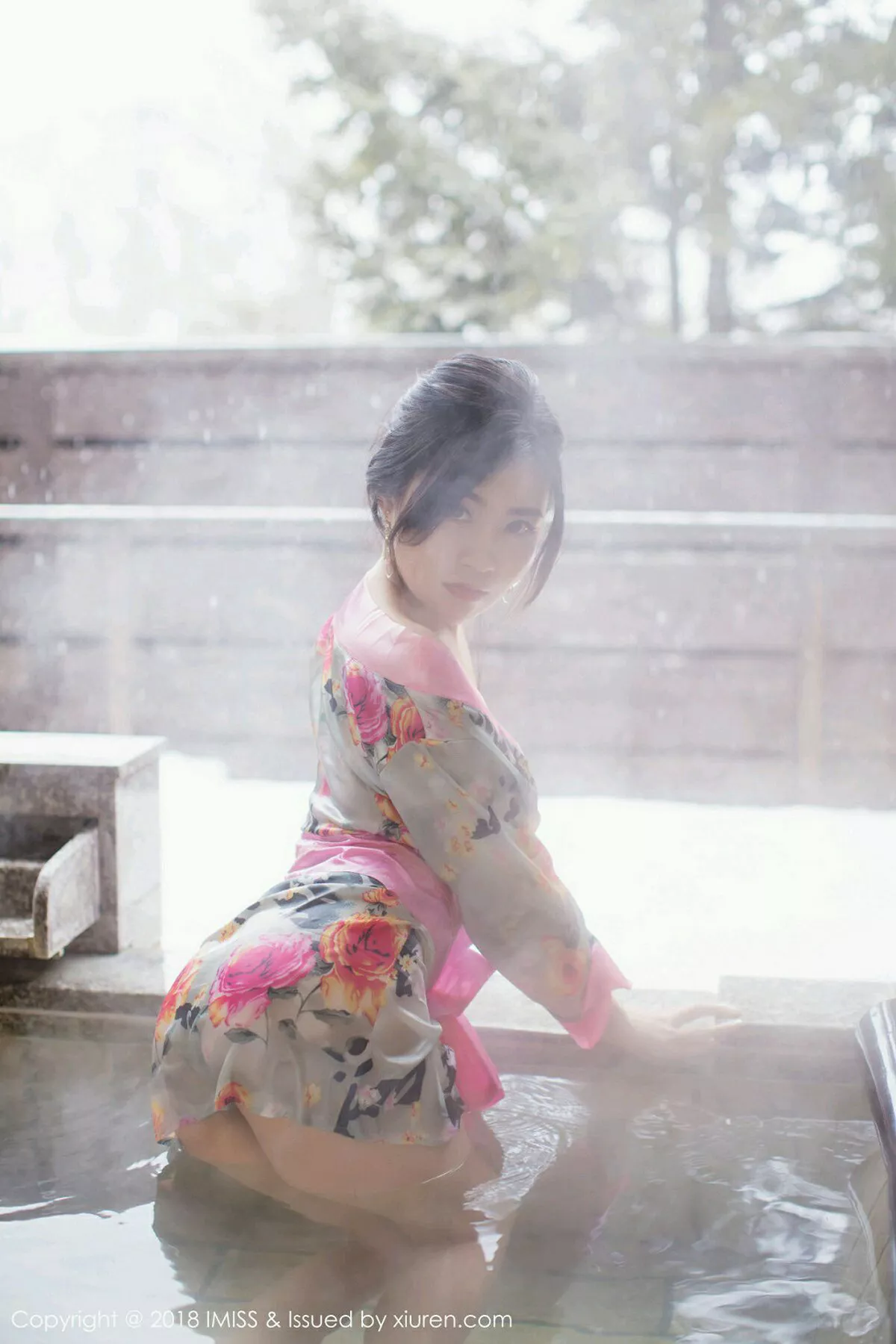 秀人集.com_[IMISS爱蜜社]Vol.221_女神许诺Sabrina北海道旅拍白色蕾丝内衣丝袜美腿诱惑写真50P