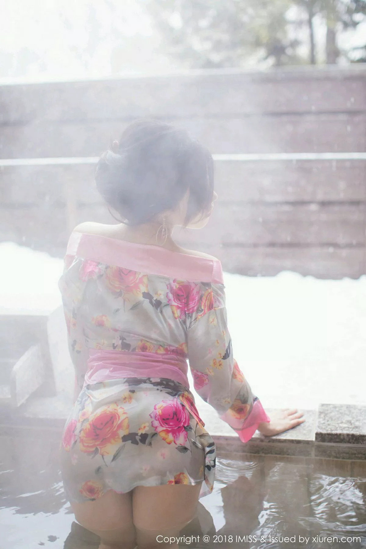 秀人集.com_[IMISS爱蜜社]Vol.221_女神许诺Sabrina北海道旅拍白色蕾丝内衣丝袜美腿诱惑写真50P