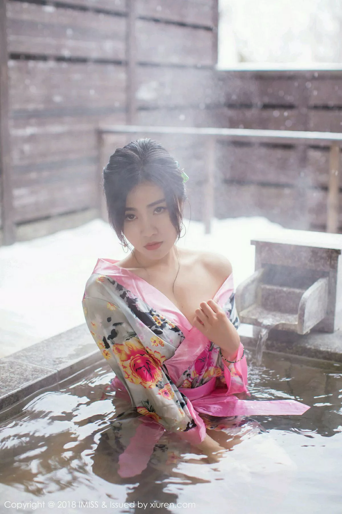 秀人集.com_[IMISS爱蜜社]Vol.221_女神许诺Sabrina北海道旅拍白色蕾丝内衣丝袜美腿诱惑写真50P