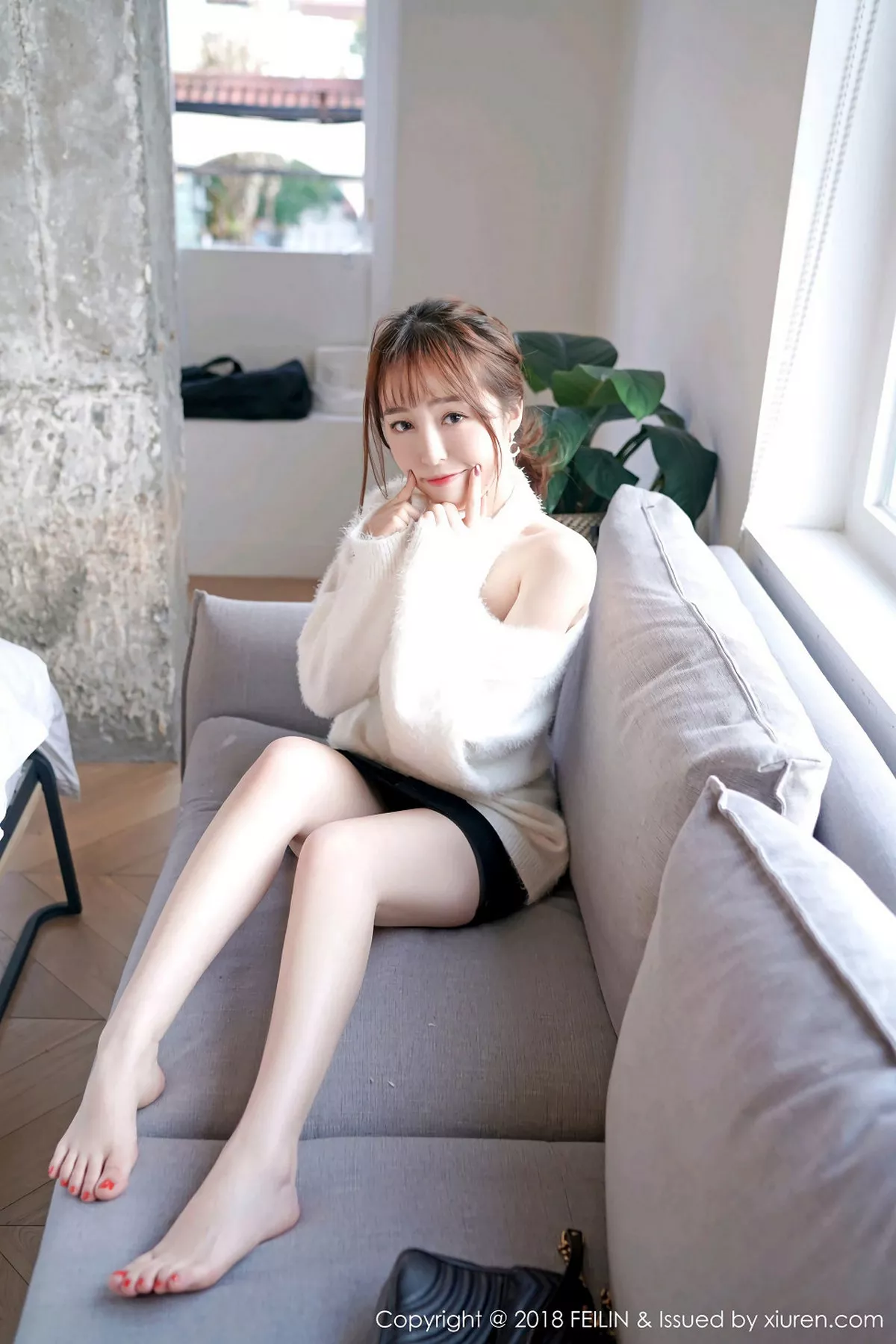 秀人集.com_[FeiLin嗲囡囡]Vol.132_清纯妹子yumi黄奕清居家床上大尺度全裸奶油遮点喷血诱惑写真40P