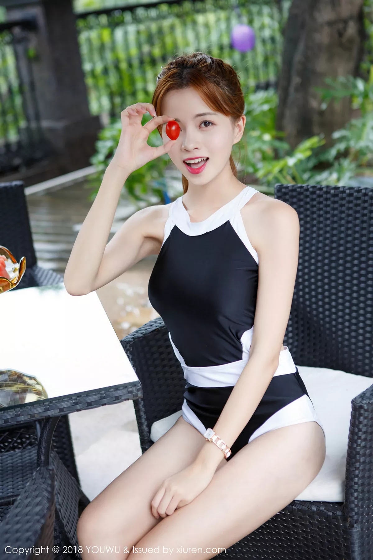 秀人集.com_[YouWu尤物馆]Vol.084_嫩模seven小七户外连身比基尼秀白嫩肌肤泳池湿身诱惑写真44P