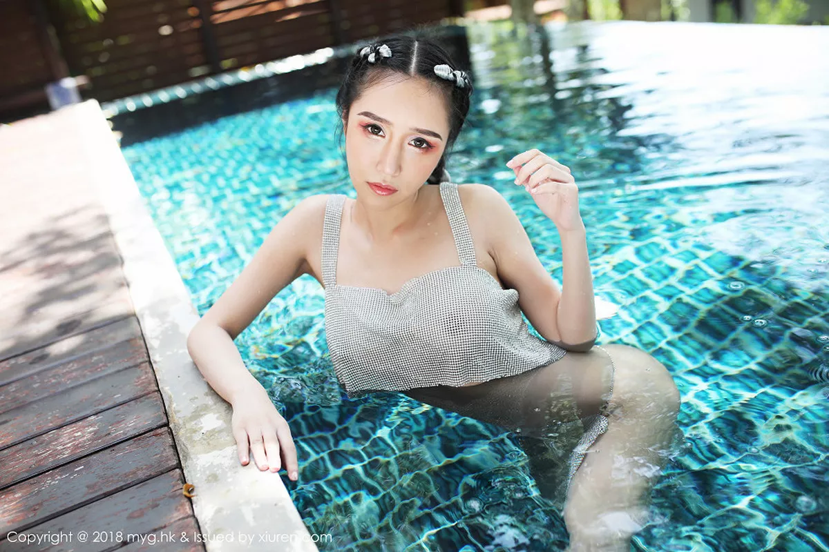 秀人集.com_[MyGirl美媛馆]Vol.281_嫩模于大乔普吉岛旅拍泳池里性感比基尼半露豪乳诱惑写真76P