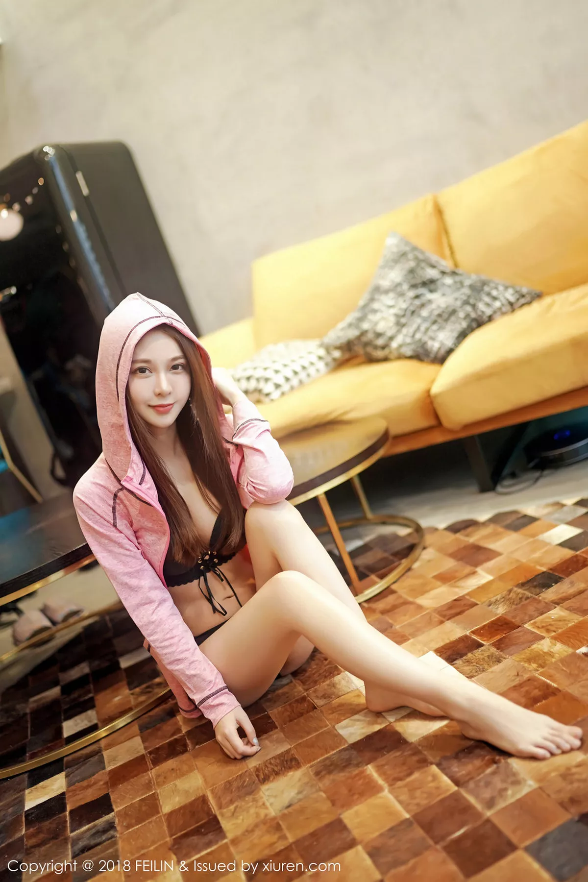 秀人集.com_[FeiLin嗲囡囡]Vol.131_清甜美女luna张静燕粉红帽子外套下性感黑色内衣写真39P