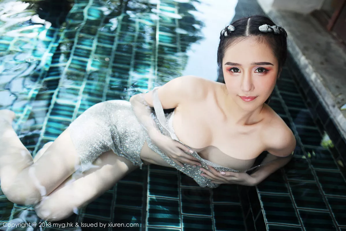 秀人集.com_[MyGirl美媛馆]Vol.281_嫩模于大乔普吉岛旅拍泳池里性感比基尼半露豪乳诱惑写真76P