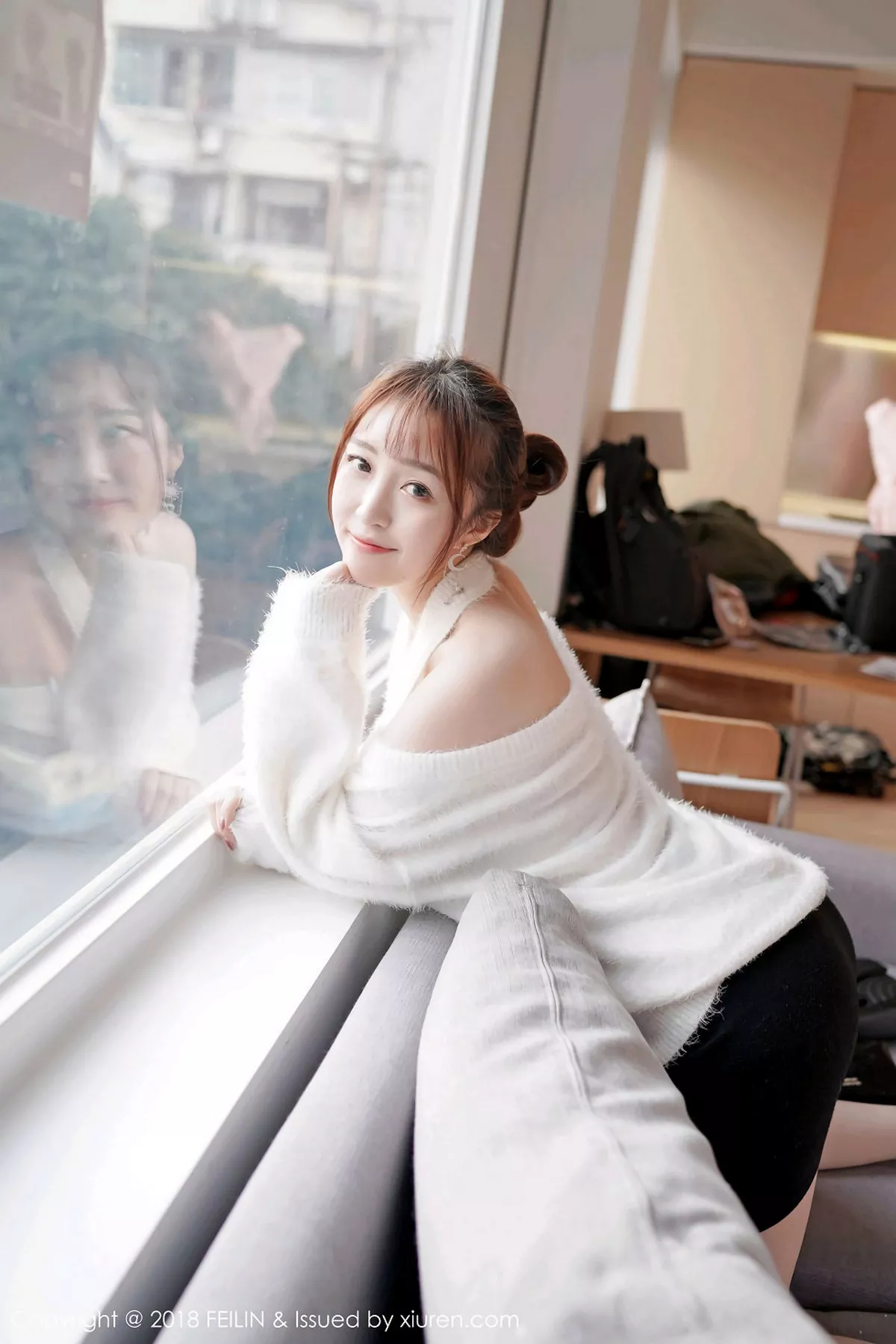 秀人集.com_[FeiLin嗲囡囡]Vol.132_清纯妹子yumi黄奕清居家床上大尺度全裸奶油遮点喷血诱惑写真40P