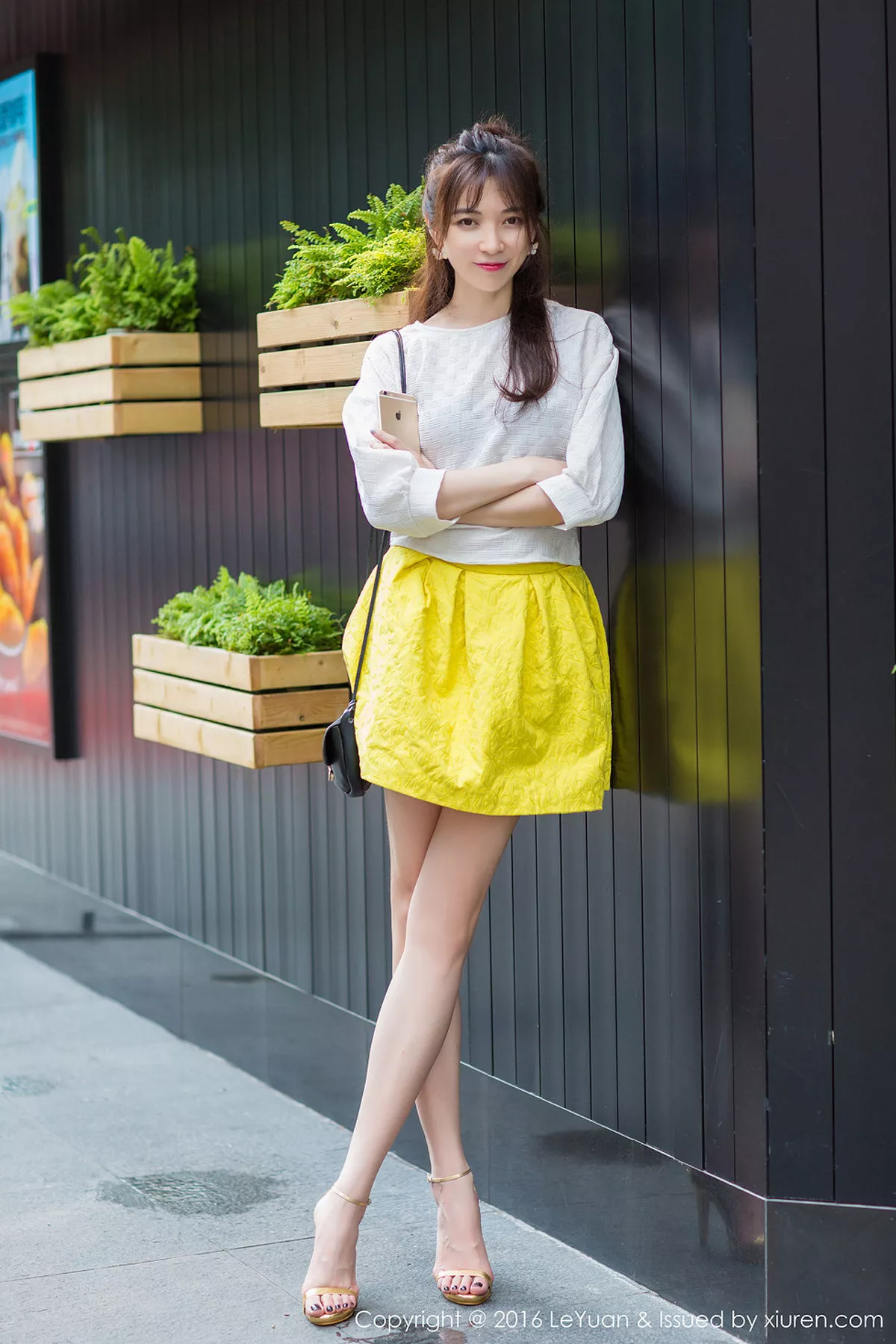 秀人集.com_[LeYuan星乐园]Vol.006_嫩模楚琪kiki清新服饰白嫩美长腿性感写真50P