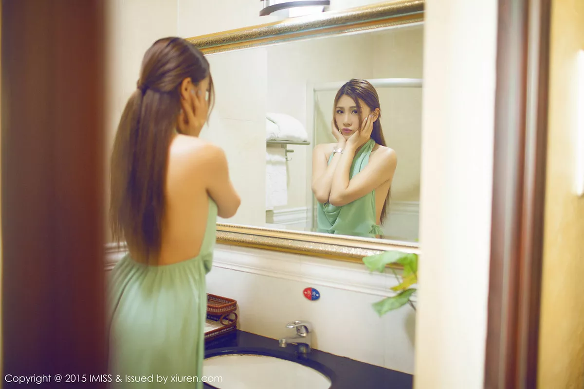 秀人集.com_[IMISS爱蜜社]Vol.037_嫩模Nono酱富都飘雪温泉外拍性感比基尼完美写真53P