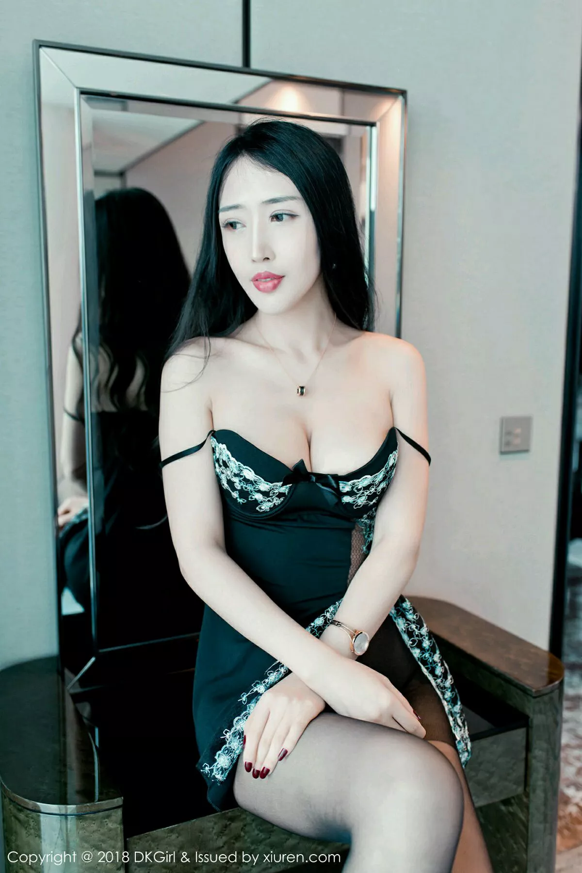 秀人集.com_[DKGirl御女郎]Vol.068_长腿美人余馨妍居家高挑身材配无内黑丝裤袜系列诱惑写真52P