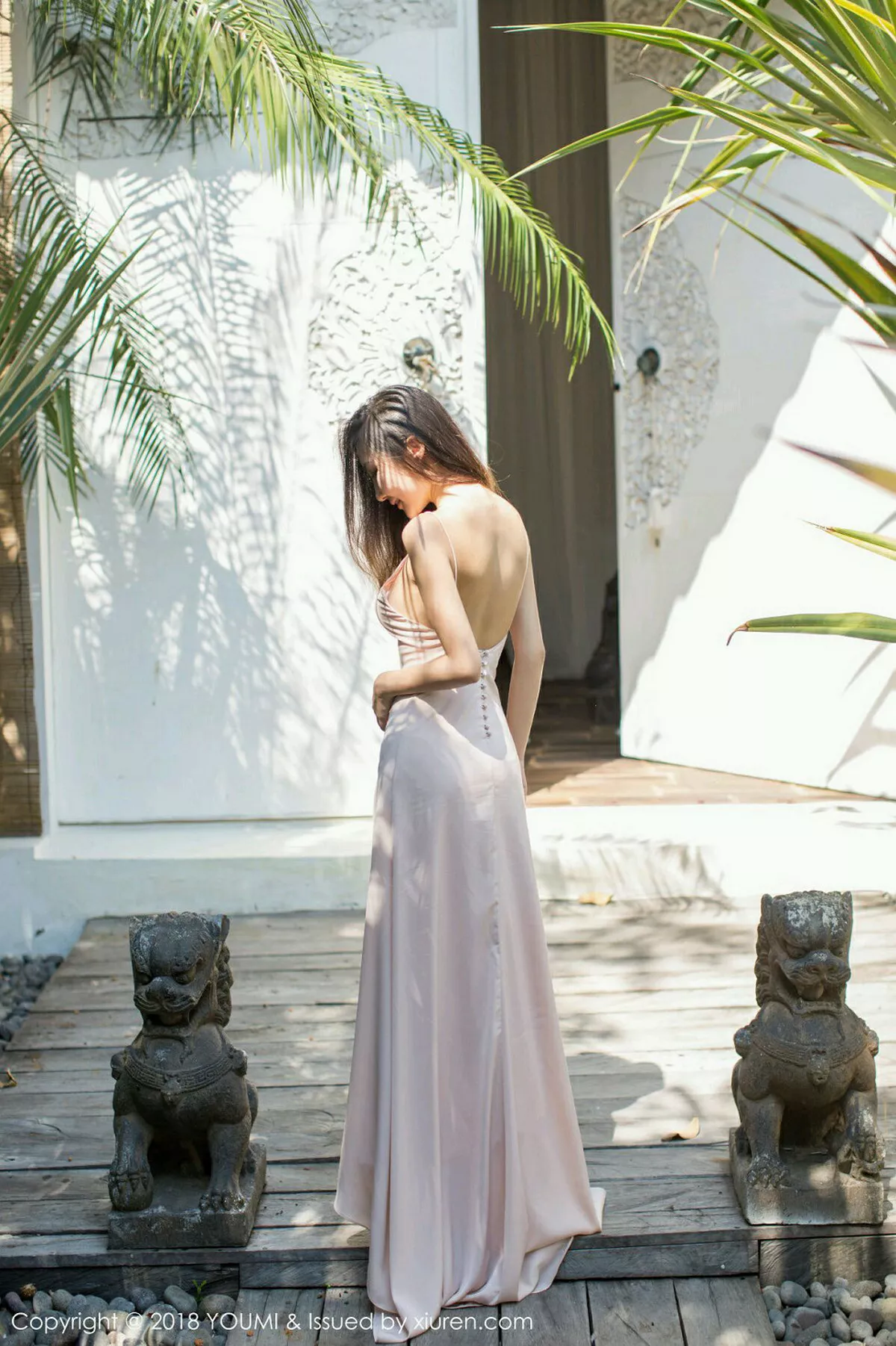 秀人集.com_[YouMi尤蜜荟]Vol.156_女神Yumi-尤美巴厘岛旅拍泳池边性感比基尼秀完美身材写真31P