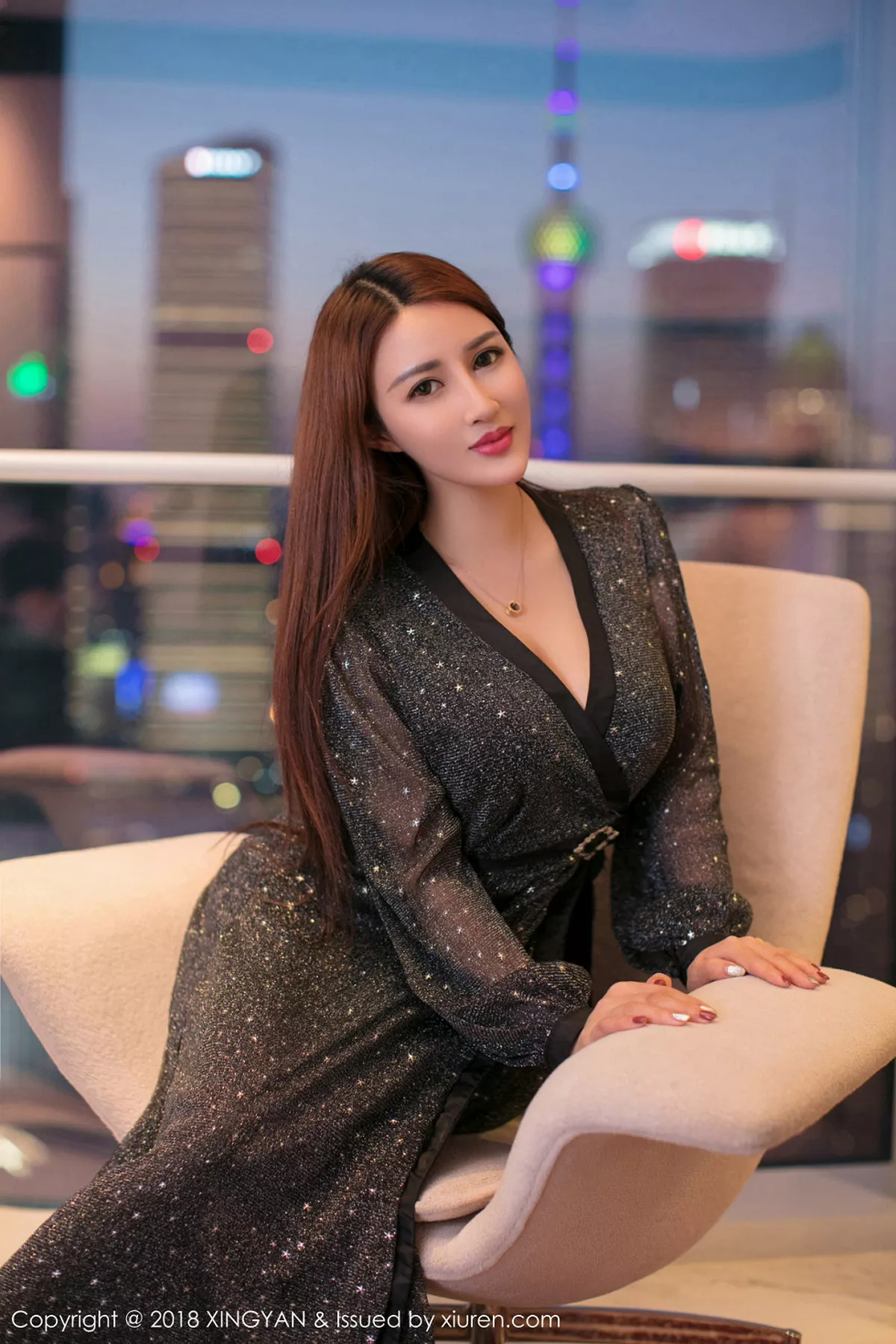 秀人集.com_[XINGYAN星颜社]Vol.050_嫩模liyiyi大尺度全裸上身秀豪乳血滴子遮点诱惑写真46P