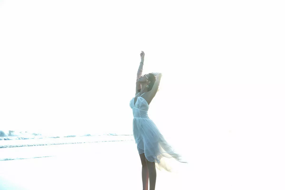 秀人集.com_[FeiLin嗲囡囡]Vol.142_嫩模冯木木LRIS班塔延岛旅拍海边清新吊带连身裙写真46P