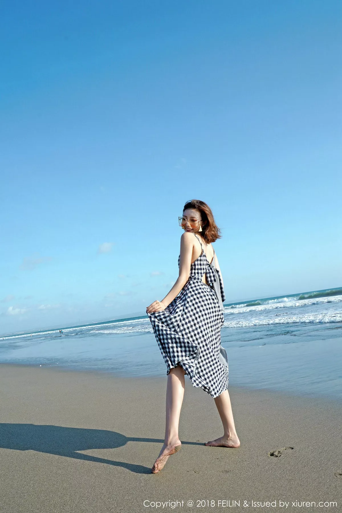 秀人集.com_[FeiLin嗲囡囡]Vol.142_嫩模冯木木LRIS班塔延岛旅拍海边清新吊带连身裙写真46P