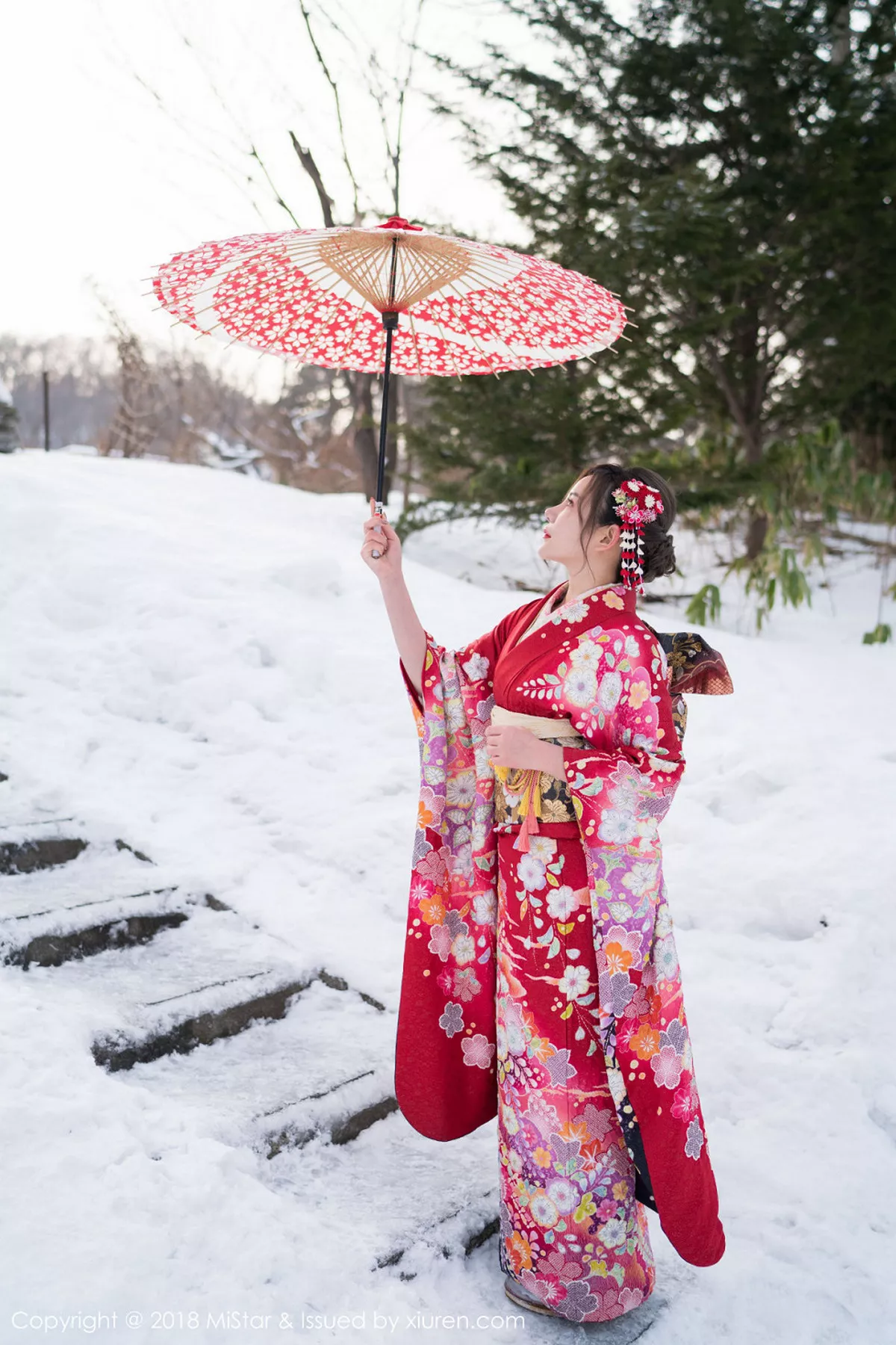 秀人集.com_[MiStar魅妍社]Vol.228_嫩模小奶昔Kyra北海道旅拍浴缸里蕾丝内衣湿身秀翘臀诱惑写真35P