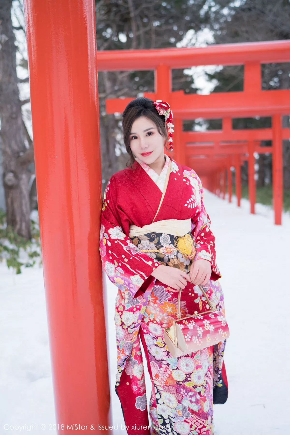 秀人集.com_[MiStar魅妍社]Vol.228_嫩模小奶昔Kyra北海道旅拍浴缸里蕾丝内衣湿身秀翘臀诱惑写真35P