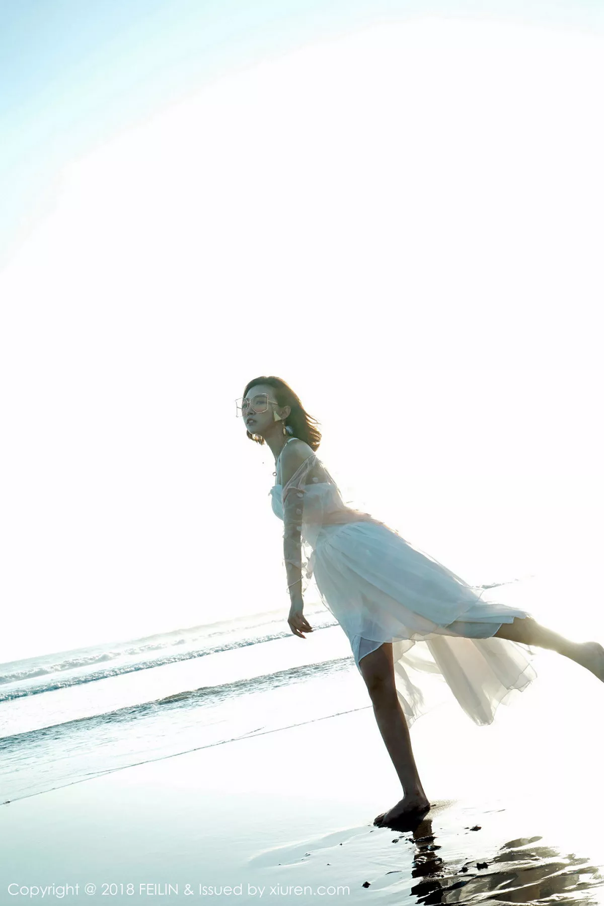 秀人集.com_[FeiLin嗲囡囡]Vol.142_嫩模冯木木LRIS班塔延岛旅拍海边清新吊带连身裙写真46P