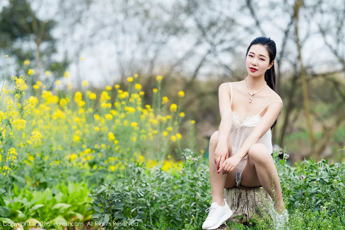 秀人集.com_[XiuRen秀人网]No.1058_女神宋KiKi户外蕾丝情趣内衣+白色蕾丝装大胆露出诱惑写真35P