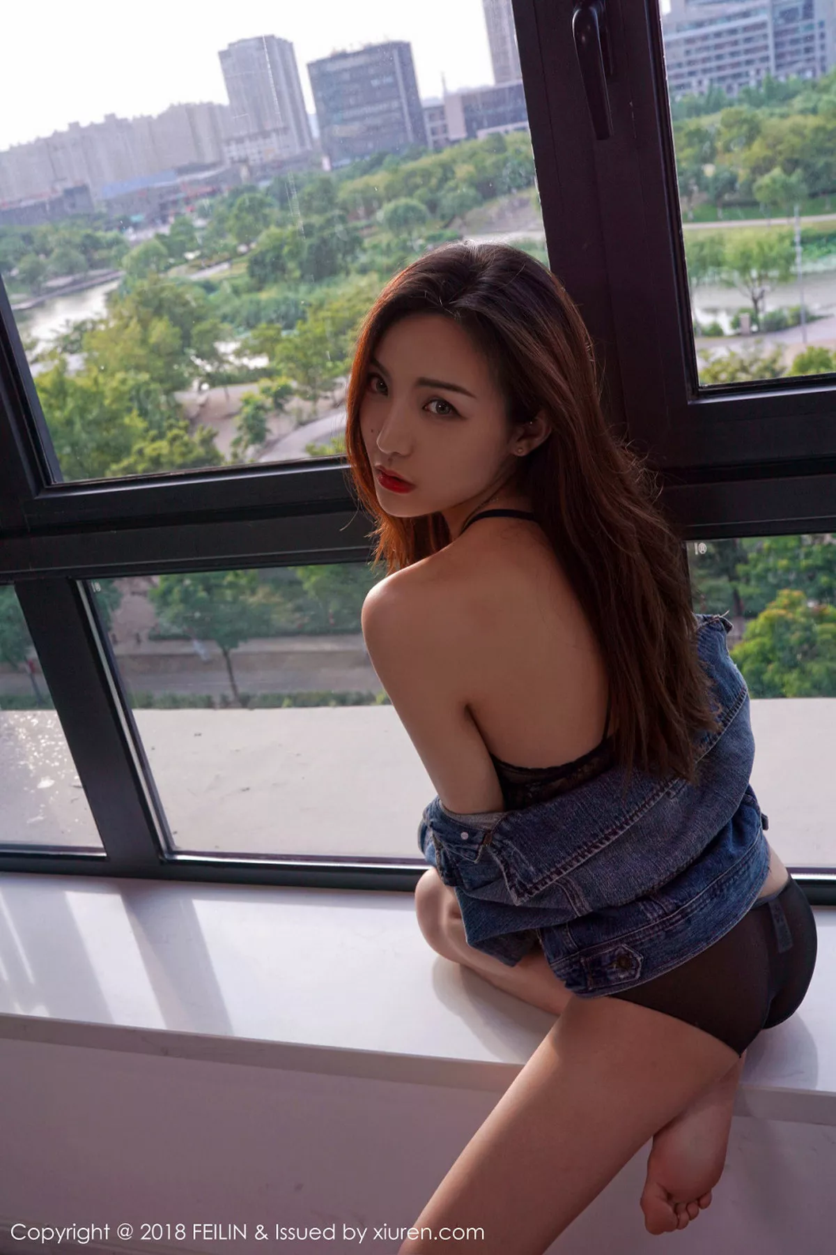 秀人集.com_[FeiLin嗲囡囡]Vol.147_美女主播Hana妹半脱牛仔衣性感黑色蕾丝内衣诱惑写真40P