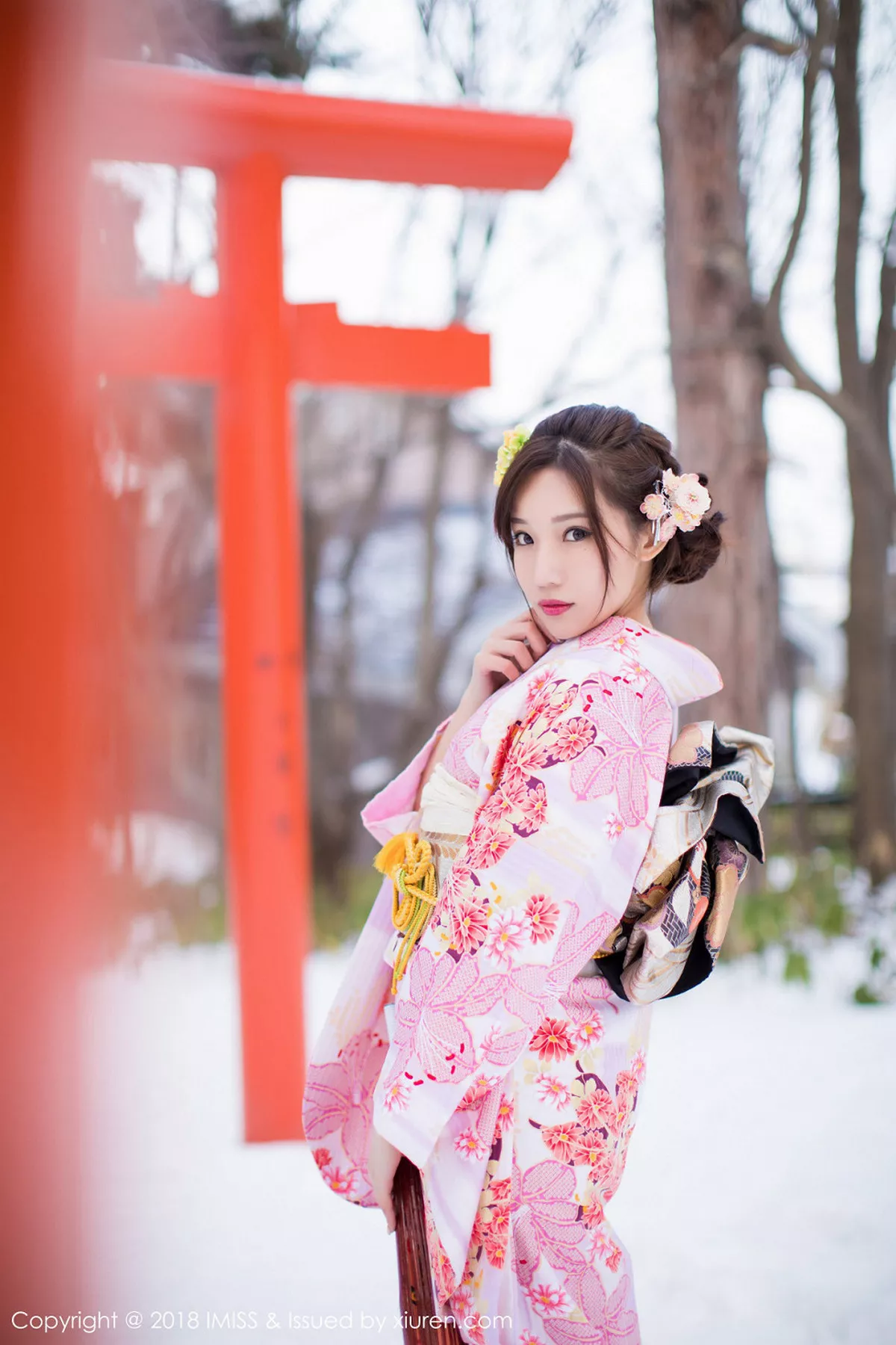 秀人集.com_[IMISS爱蜜社]Vol.256_嫩模小狐狸Sica北海道旅拍高叉连体衣配黑丝裤袜诱惑写真37P