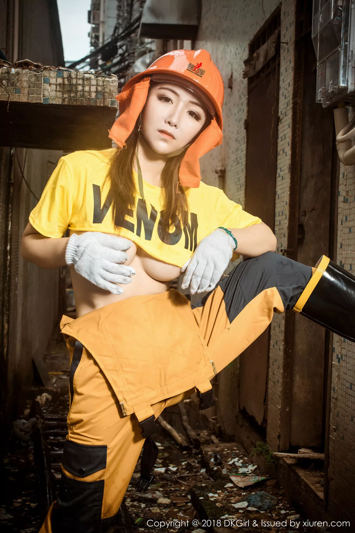 秀人集.com_[DKGirl御女郎]Vol.077_嫩模媛美人真空工装+全裸上身露丰乳肥臀惹火诱惑写真50P