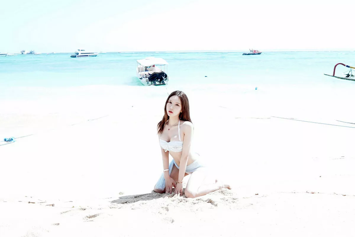 秀人集.com_[FeiLin嗲囡囡]Vol.152_女神周于希户外OL黑丝装扮撩裙无内黑丝裤袜火辣诱惑写真40P