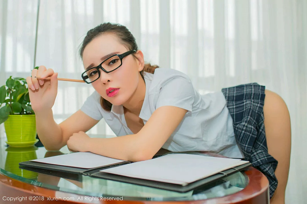 秀人集.com_[XiuRen秀人网]No.1109_嫩模艾小青私房真空女秘书+居家女友破烂黑丝极致诱惑写真49P