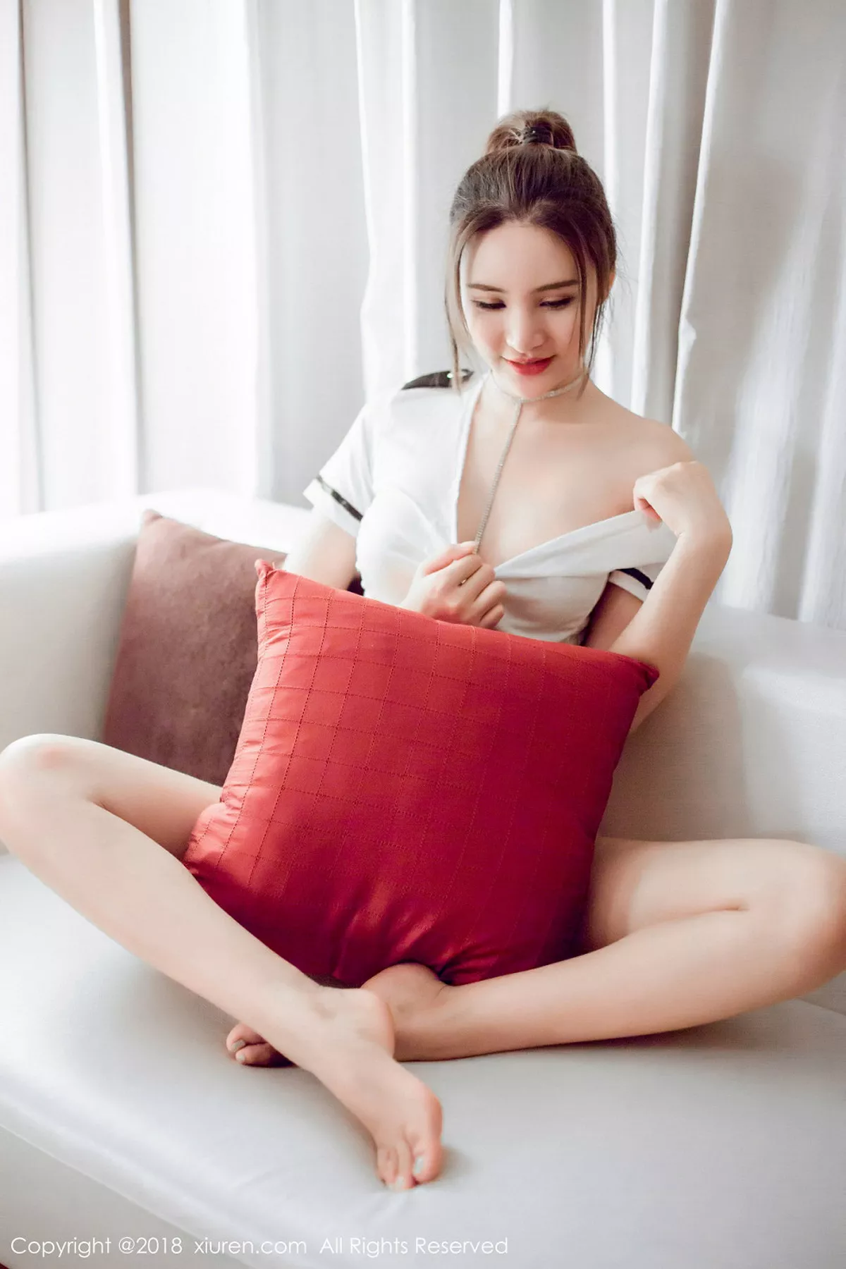 秀人集.com_[XiuRen秀人网]No.1082_嫩模SOLO-尹菲私房全裸上身秀浑圆美乳遮点火辣诱惑写真33P