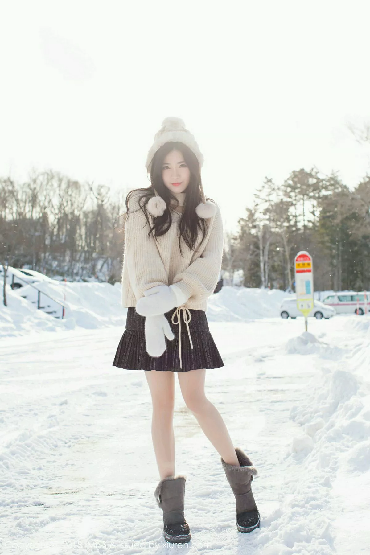 秀人集.com_[IMISS爱蜜社]Vol.272_女神许诺Sabrina北海道旅拍闪亮酒红色V领睡袍性感写真42P