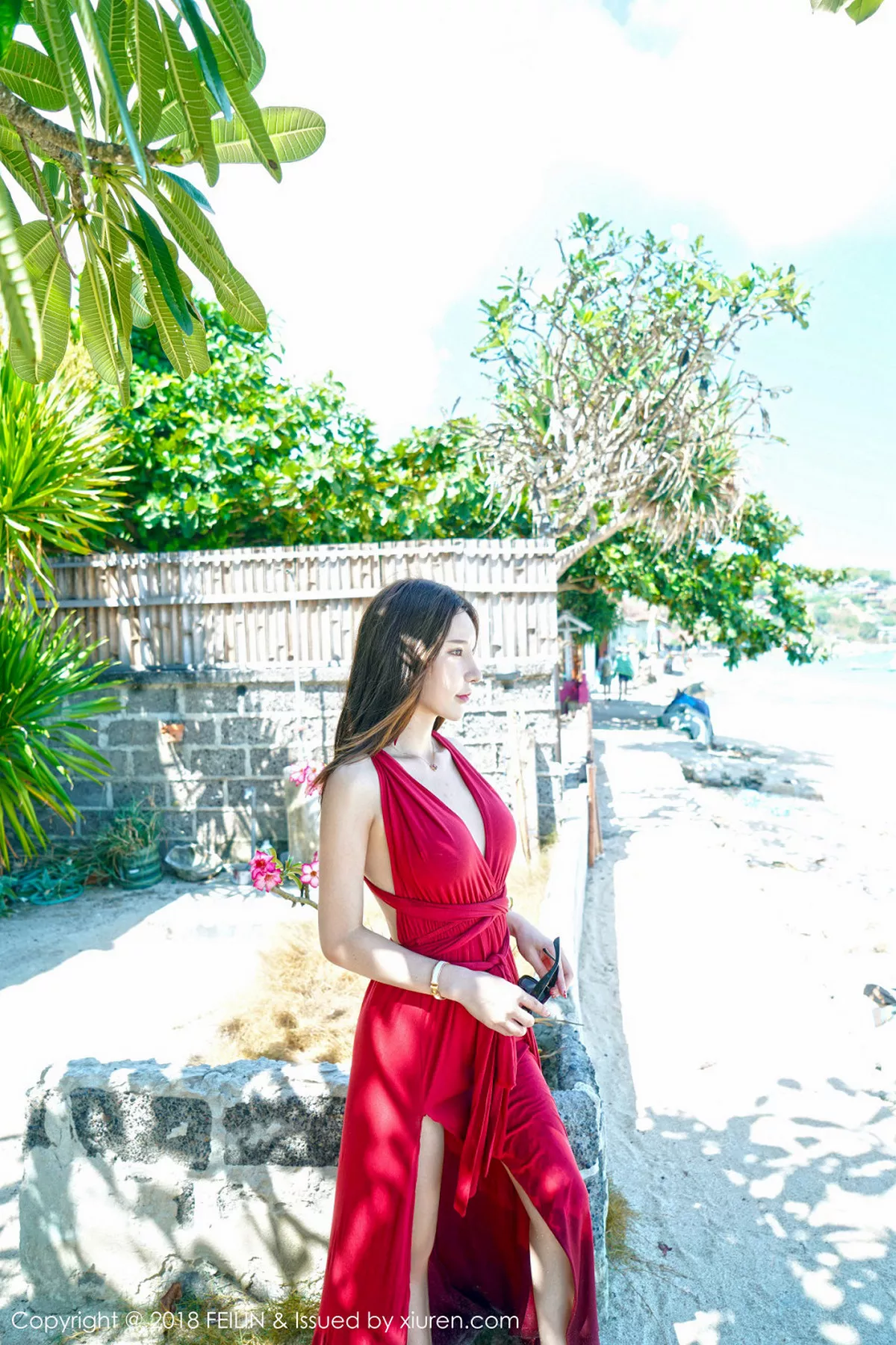 秀人集.com_[FeiLin嗲囡囡]Vol.152_女神周于希户外OL黑丝装扮撩裙无内黑丝裤袜火辣诱惑写真40P