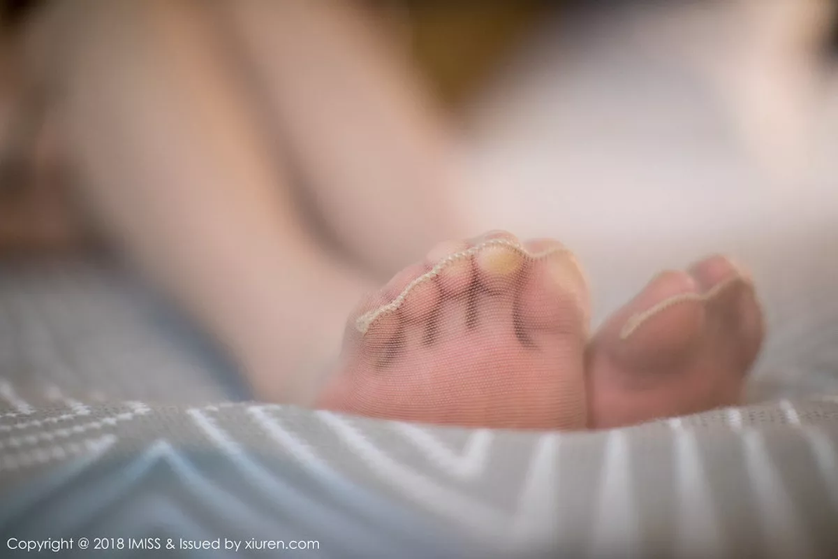 秀人集.com_[IMISS爱蜜社]Vol.268_嫩模Arlie居家私房高叉连体吊带秀完美身材丝袜美腿诱惑写真41P