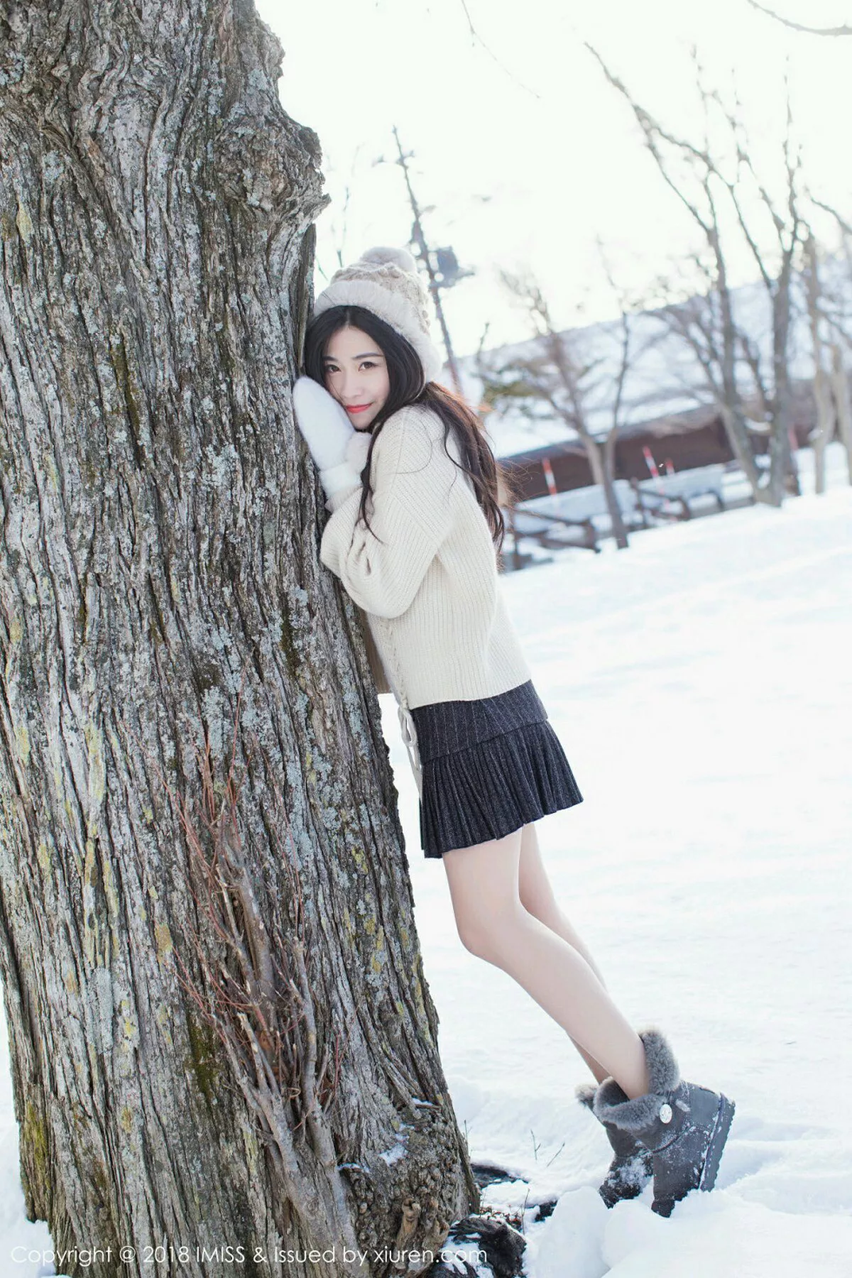 秀人集.com_[IMISS爱蜜社]Vol.272_女神许诺Sabrina北海道旅拍闪亮酒红色V领睡袍性感写真42P