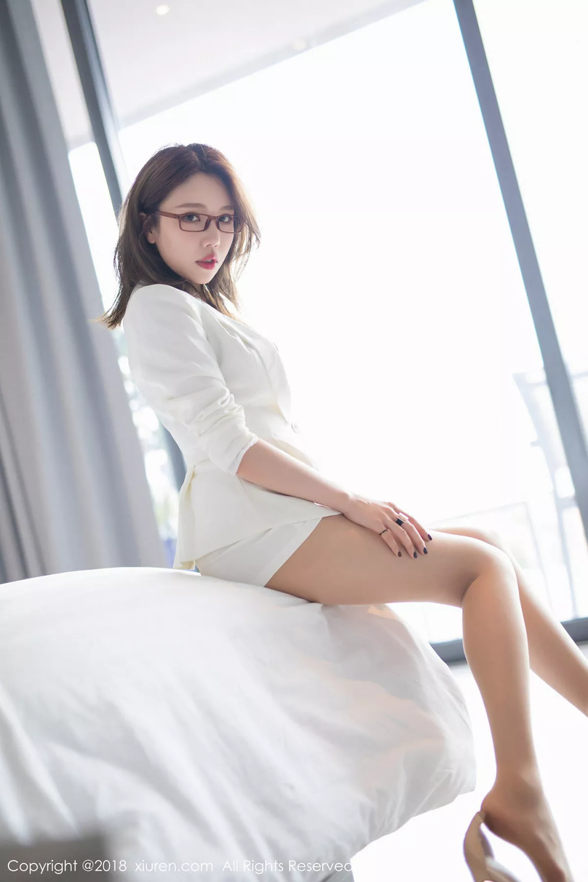 秀人集.com_[XiuRen秀人网]No.1085_女神黄乐然普吉岛旅拍职业装露黑色内衣秀白嫩美乳诱惑写真50P