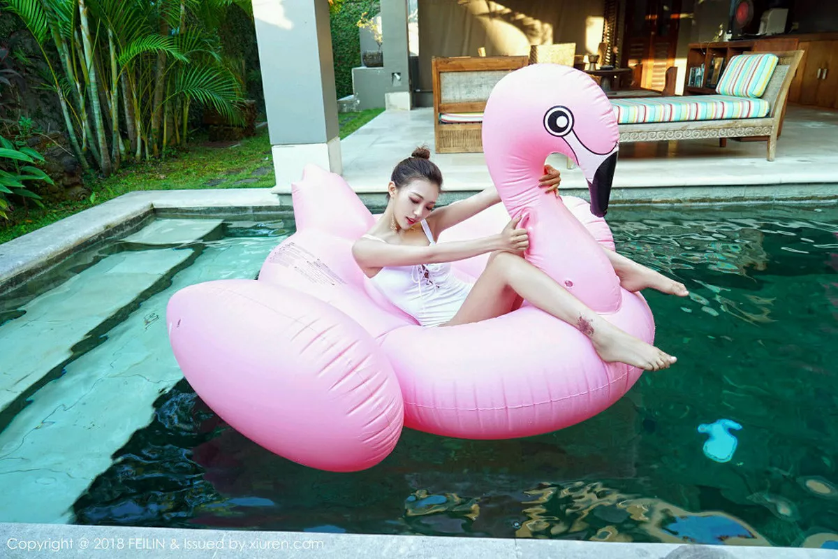 秀人集.com_[FeiLin嗲囡囡]Vol.157_嫩模冯木木LRIS班塔延岛旅拍OL女秘开档黑丝裤袜诱惑写真44P