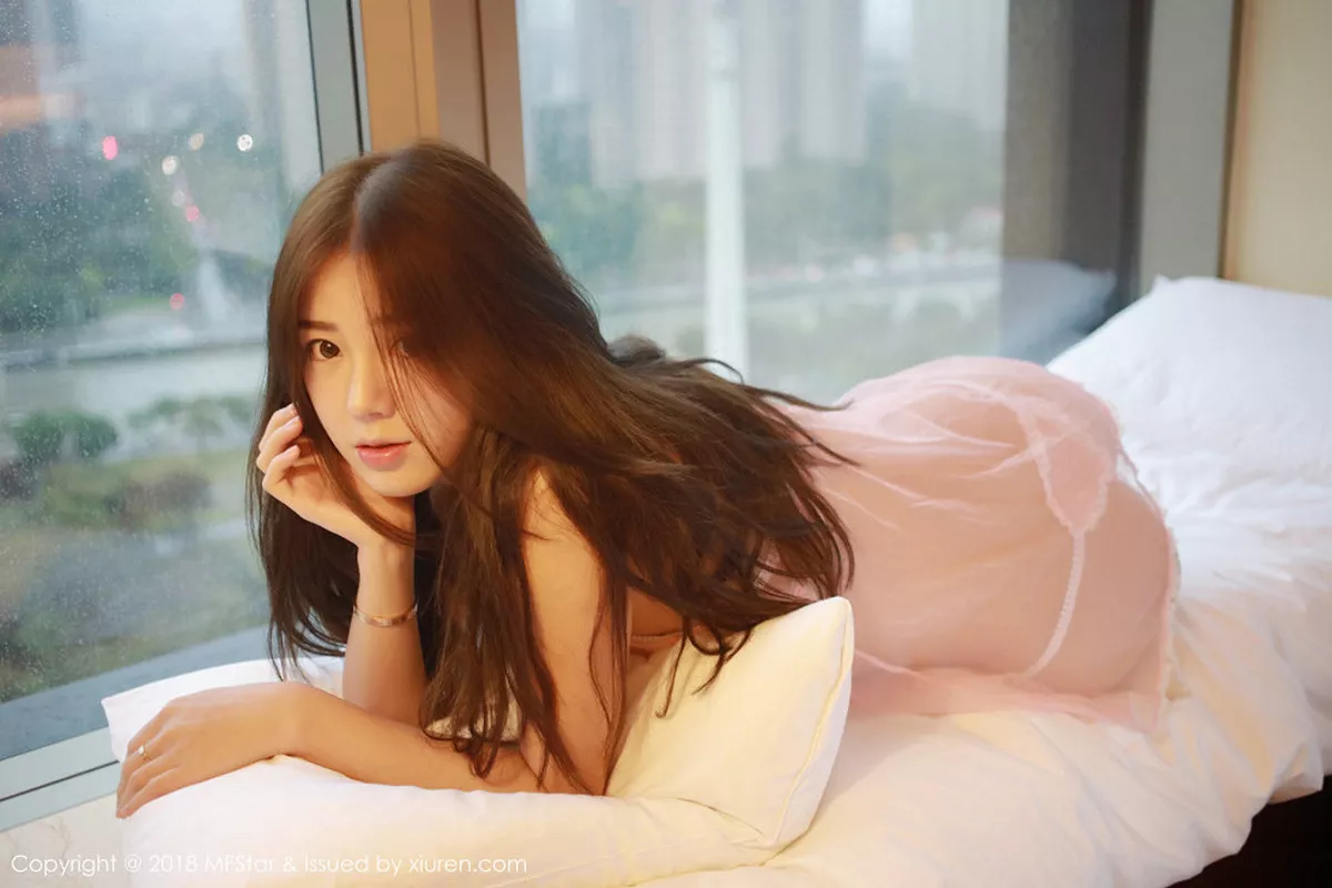 秀人集.com_[MFStar模范学院]Vol.141_嫩模卤蛋luna私房粉色蕾丝内衣秀完美身材撩人诱惑写真50P